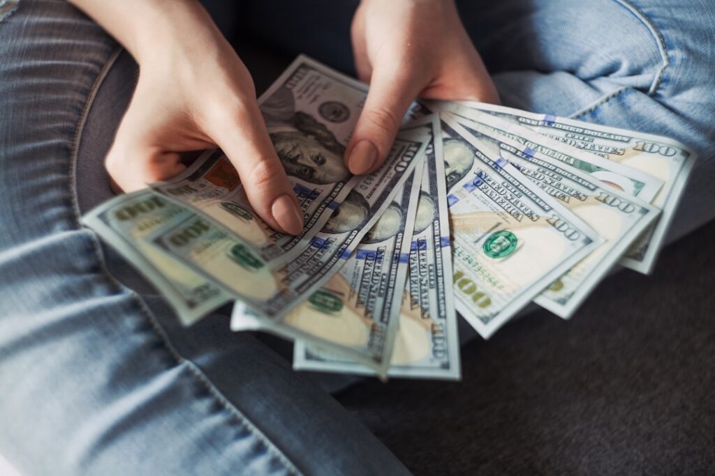 money spending lifestyle